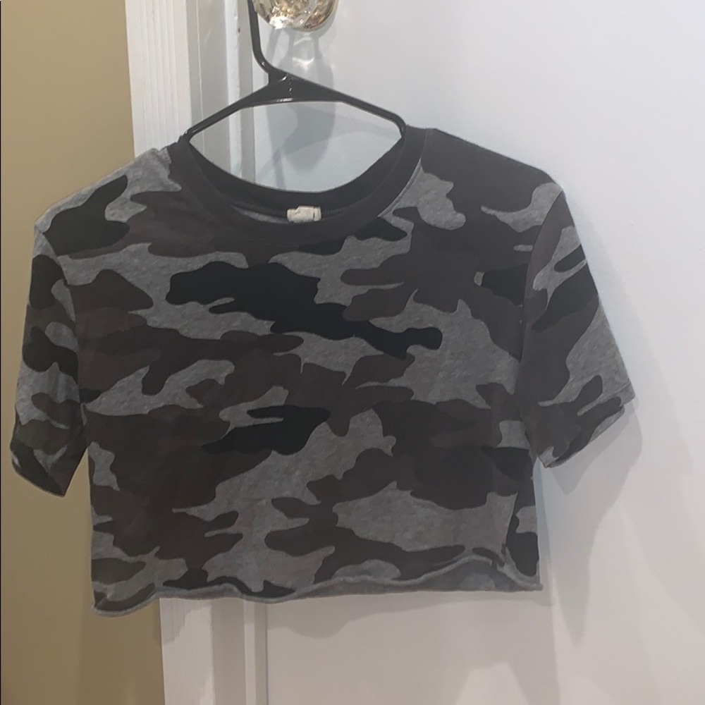 garage cropped camo t-shirt